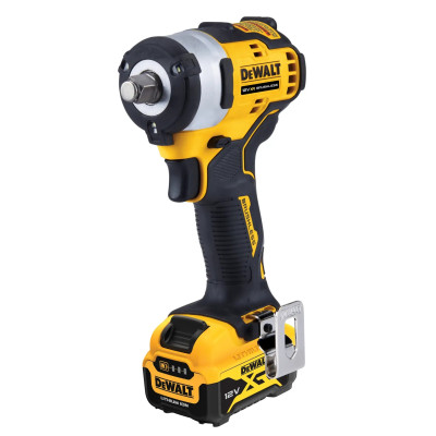 DeWalt akkukäyttöinen iskevä mutterinväännin DCF901P2 1/2 col. 12 V 2x5,0 Ah